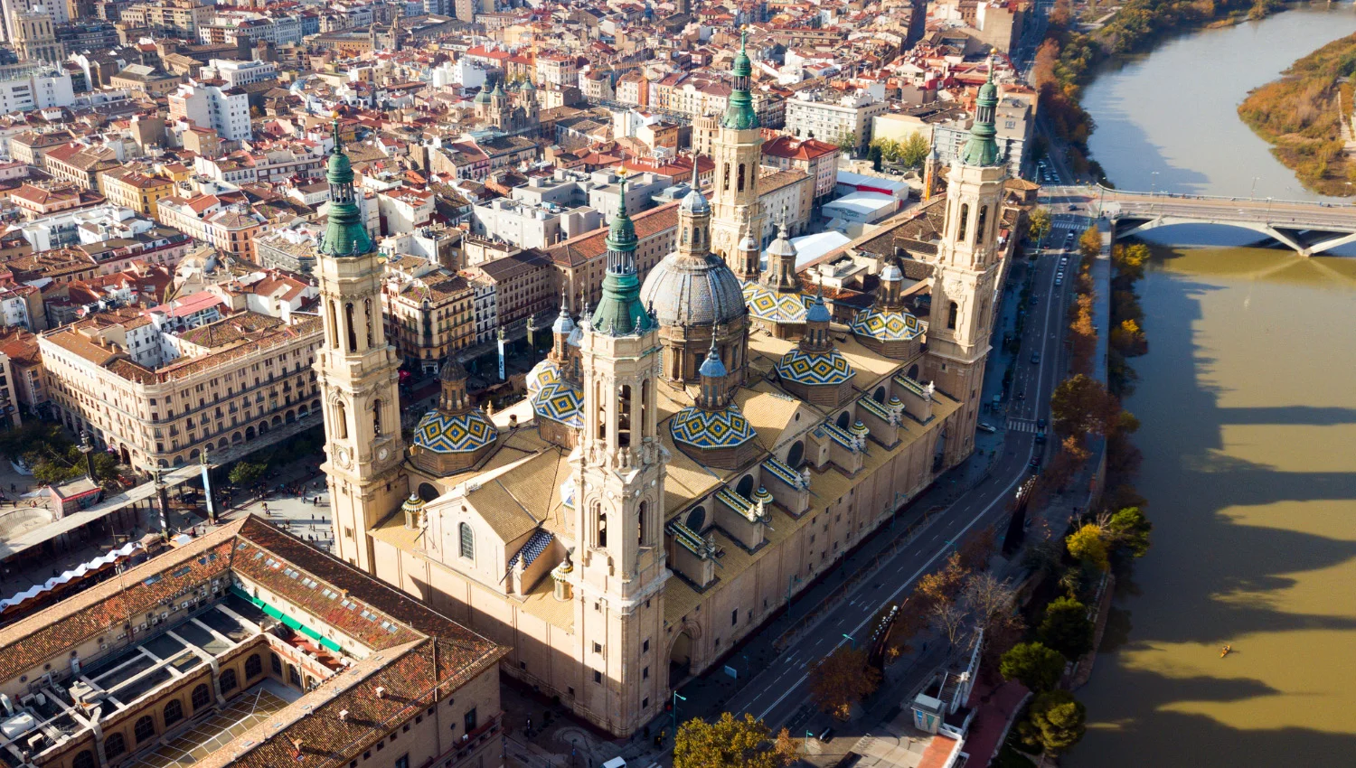 Vistas de la Catedral-Basílica de Nuestra Señora del Pilar